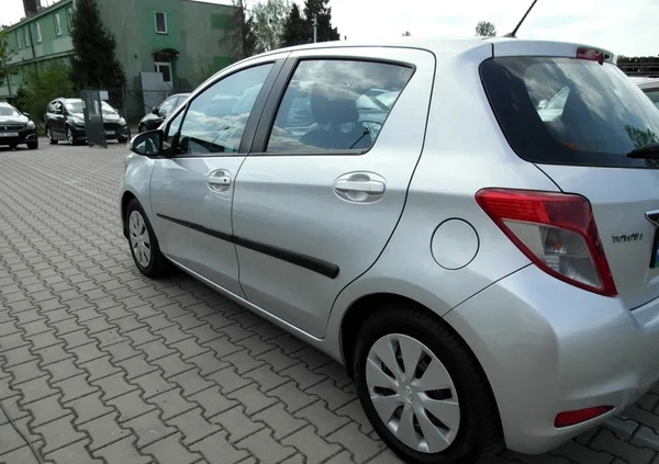 Toyota Yaris cena 22900 przebieg: 165000, rok produkcji 2012 z Sosnowiec małe 436